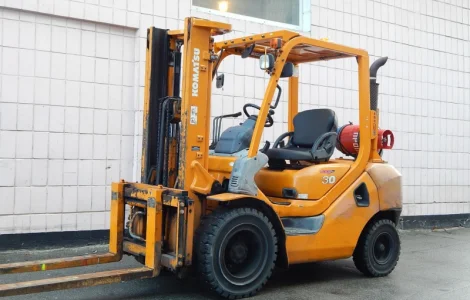 Вилочный автопогрузчик бу KOMATSU FG30T-16