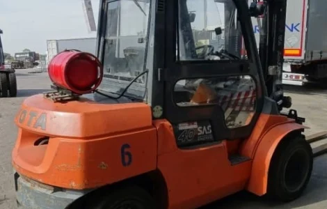 Вилочный погрузчик газовый Toyota 02-7FG35 (Япония) 4т. кабина