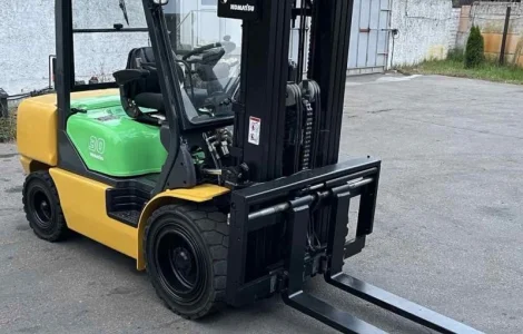 Вилковий дизельний навантажувач кара 3т. Komatsu FD30 вагоннік