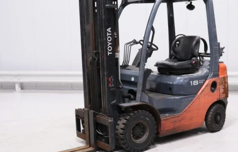 Вилочный погрузчик бу 1.8т. Toyota 32-8FG18 2016 года под захват газ/бензин