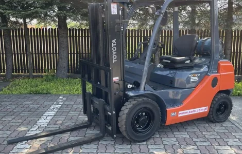 Вилковий навантажувач кара 2.5т. Toyota 02-8FGF25 2014 3431 мотогодин