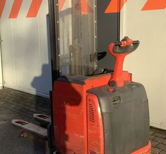 Самоходний електроштабелер Linde 12L 2015 року 932 мотогодини