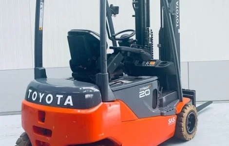 Вилковый погрузчик 2т. Toyota 8FBMT20T 2019 года с акб Li-ion