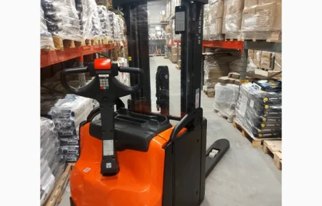 Електричний штабелер Toyota BT SWE-160 в наявності