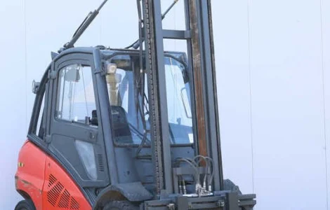 Дизельный погрузчик Linde H40D 2015 года кабина