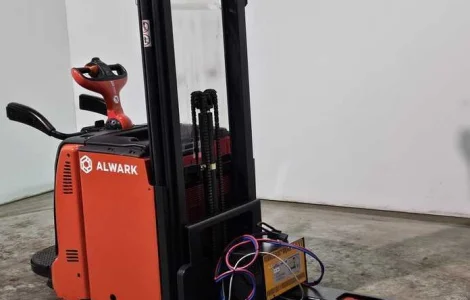 Поводковый штабелер Linde L12AP 2019 г. 756 моточасов 2924 мм подъем 1915 мм габарит