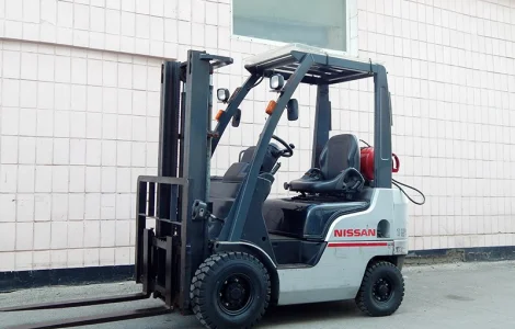 Вилочный погрузчик бу NISSAN P1F1A15D, газ/бензин, 2008г