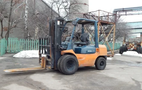 Вилочный погрузчик б/у TOYOTA 7FG30