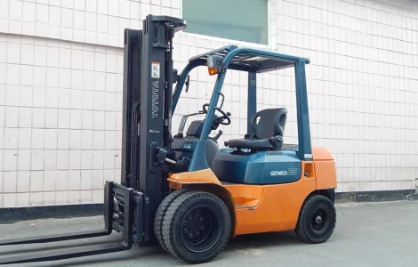 Вилочный погрузчик бу TOYOTA 42-7FG25