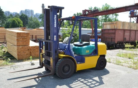 Вилочный погрузчик б/у KOMATSU FG25LC-12