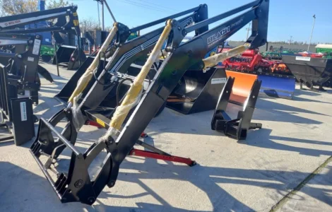 Навантажувач фронтальний BLACK-2000