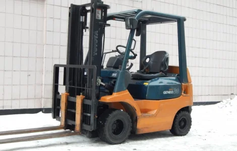 Вилочный погрузчик бу TOYOTA 02-7FGK20