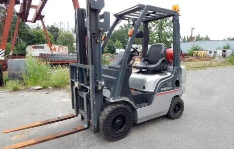 Вилочный погрузчик б/у NISSAN L01A15W
