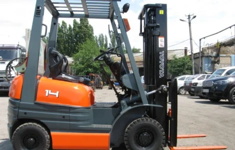 Вилочный погрузчик Toyota 6FG18 на 1.35 тонн