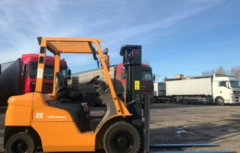 Бензиновый погрузчик Mitsubishi FG25T-F17D грузоподъёмностью 2.5 тонны
