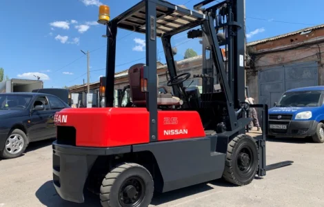 Бензиновый вилочный автопогрузчик Nissan с позиционером для каждой вилы