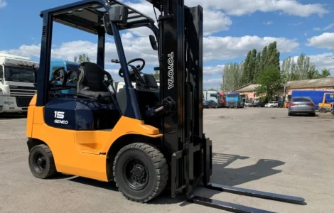 Газ-бензиновый автопогрузчик Toyota 7FG15 с мачтой вагонник