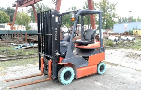Вилочный погрузчик бу TOYOTA 7FBH15