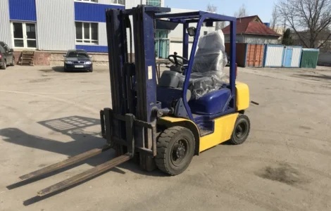 Сдам в аренду погрузчик Komatsu FD25T-14, 2500 кг, 4500 мм подъем, каретка, вагонник