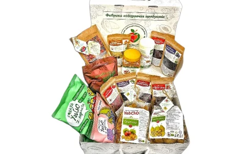 Величезний подарунковий набір смаколиків