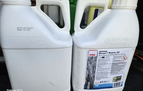 Bінцит Фopтe - тpьoxкoмпoнeнтний фунгіцидний пpoтpуйник для захисту зернових від хвороб