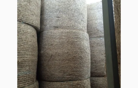 Продам суху солому у циліндричних тюках