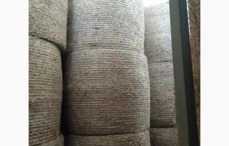 Продам суху солому у циліндричних тюках