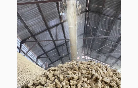 Продам соєвий жмих (шрот, макуха) роздріб та оптом. Корм для кур-несучок ДОСТАВКА