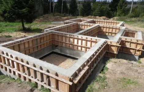 Залить ленточный фундамент