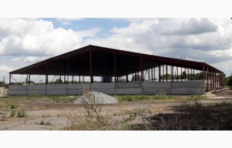Строительство каркасных ангаров, навесов под технику под ключ. Замена кровли