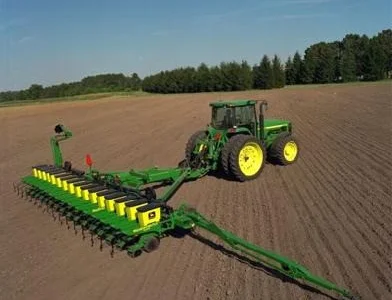 Услуги посева севалками Джон Дир кукурузы