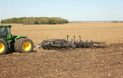 Услуги культивации дисковки глубокорыхления посева услуги обработки земли по Украине
