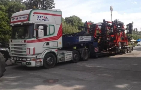 Услуги трала по Украине перевозка тракторов комбайнов сеялок опрыскивателей сельхозтехники