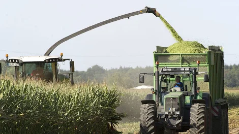 Покос травы аренда силосного комбайна сенаж Черкассы услуги пресс-подборщика косилка трал