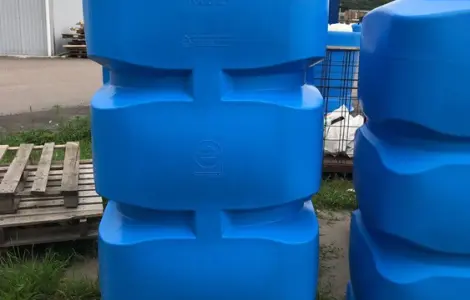 Емкость узкая вертикальная для воды BK-1000