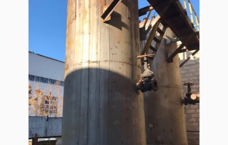 Пропонується металевий резервуар. Ємність