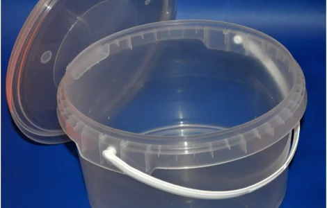 Ведро пластиковое с крышкой 2