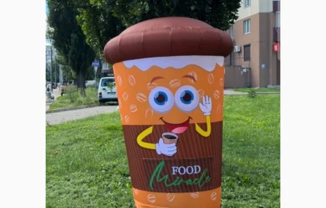 Вулична реклама з підсвічуванням без електрики