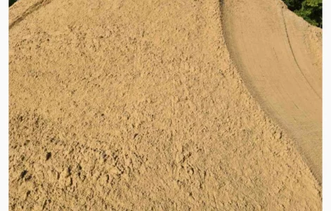 Пісок річковий. Яружний пісок. Чорнозем. Щебінь. Відсів. Грунт на підсипку. Крюківщина