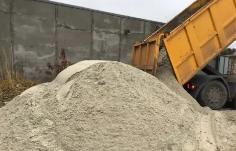 Річковий пісок. Овражний пісок. Чорнозем. Щебінь. Відсів. Грунт на підсипку ділянки. Відсипка