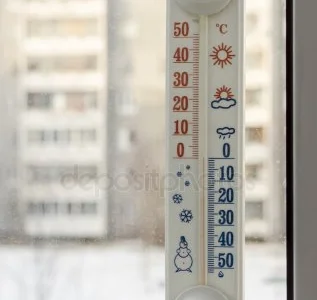 Термометры Уличные(он же оконный).Диапазон температуры: от −50 C до +50 C;