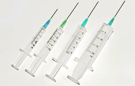 Шприц инъекционный