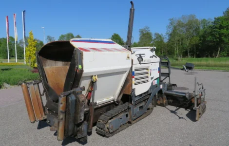 Асфальтоукладчик Bomag BF223