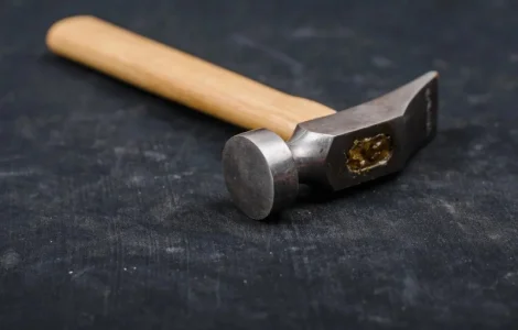 Молоток сапожный