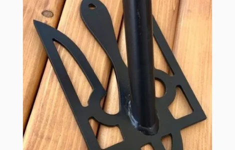 Держатель флага под флагшток в форме Герба Украины Тризуб металлический