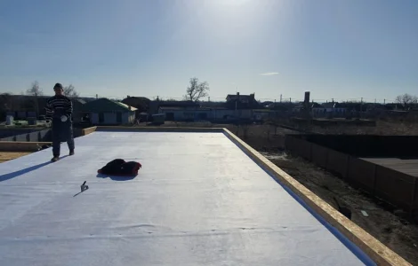 Кровельные работы из ПВХ и ТПО мембраны в Славянске