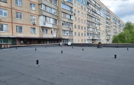 Поточний ремонт рулонної покрівлі у Павлограді