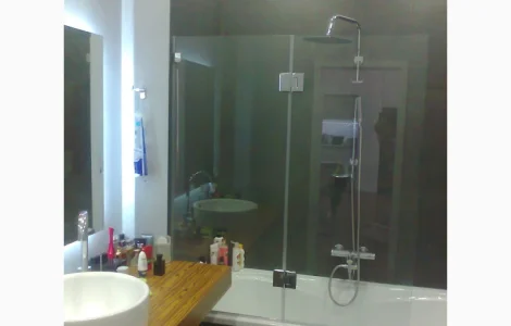 Шторки для ванной безрамные стеклянные