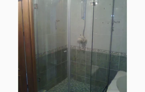 Душевой уголок из стекла