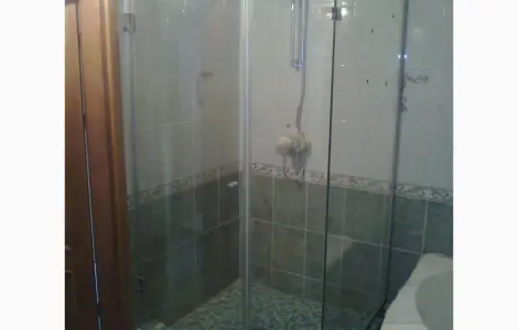 Душевой уголок из стекла